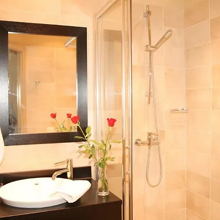 מלון La Place Boutique 3*