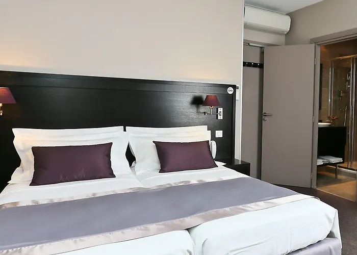 La Place Boutique 3* Antibes